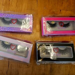 Brand new dramatic eyelashes